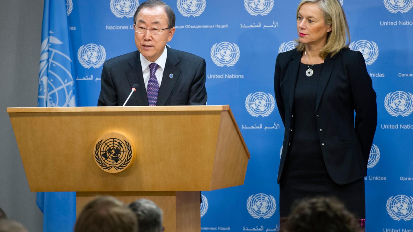 Secretary-General Ban Ki-moon (left) introduces Sigrid Kaag, newly-appointed Special Coordinator of the Joint Mission of the Organisation for the Prohibition of Chemical Weapons (OPCW) and the United Nations on eliminating Syria’s chemical weapons programme, during the Office of the Spokesperson’s daily noon briefing.
