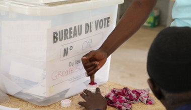 Presidential election in Senegal, a voter at the poll center of HLM 5 neighborhood in Dakar. 24 February 2019. Photo: UNOWAS SCPIO