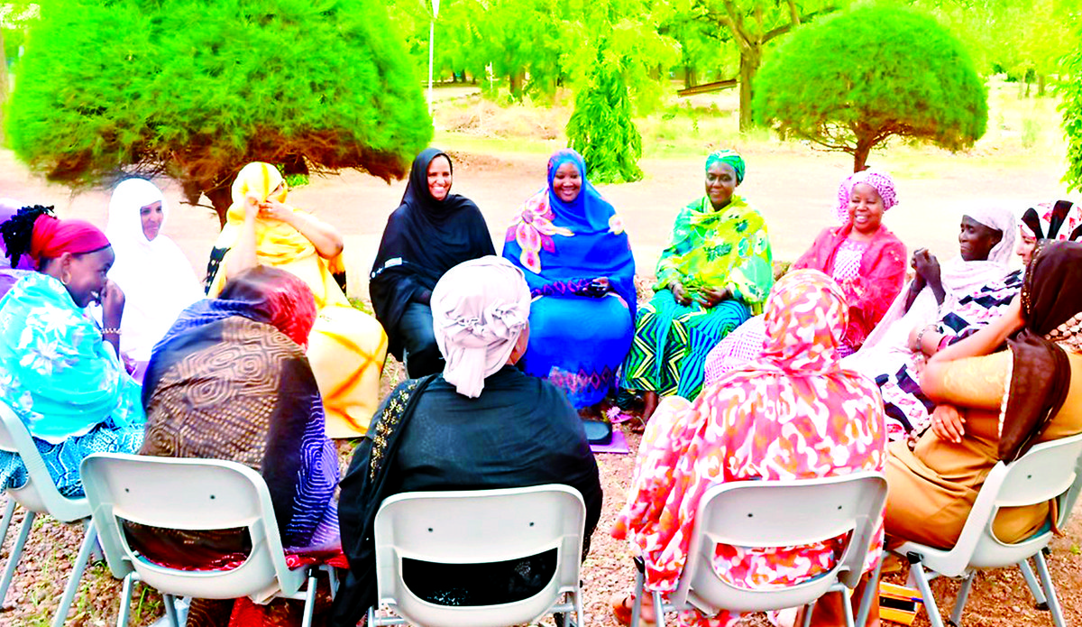 Cercles de Paix avec des femmes maliennes dans le camp des refugiés au Burkina Faso. Photo Wildaf-Mali.