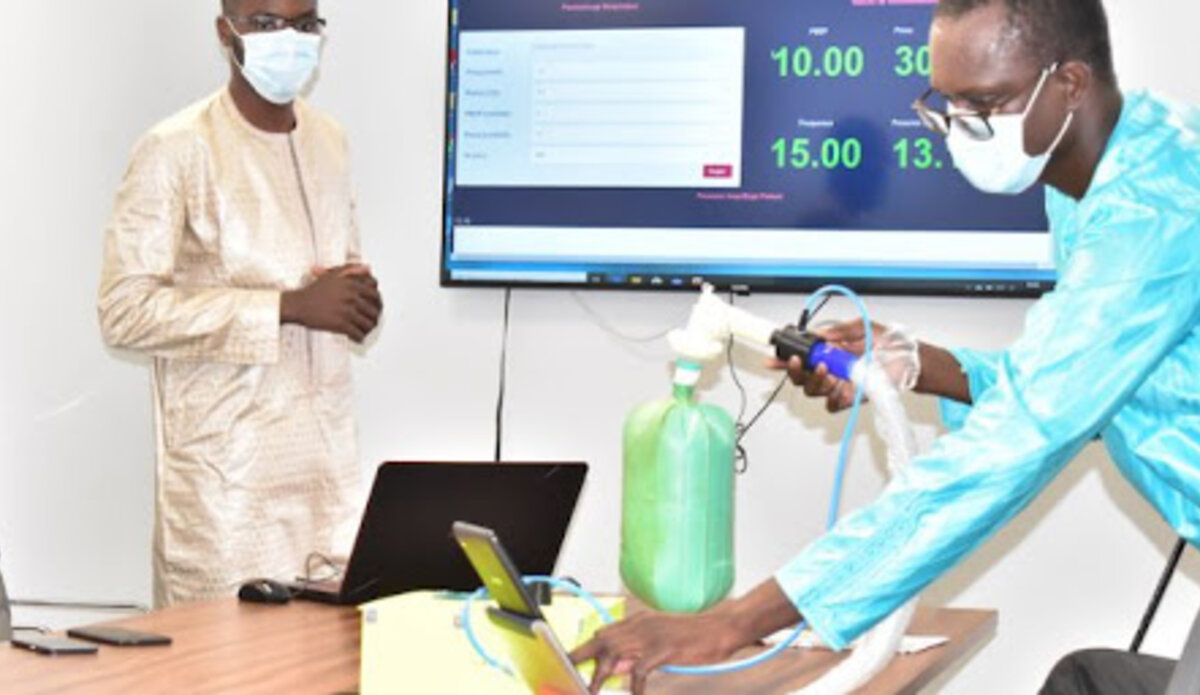 Des jeunes étudiants Sénégalais ont mis en place un respirateur artificiel destiné aux centre de prise en charge des malades du COVID-19. Photo: ESP