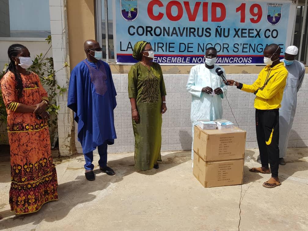 UNOWAS alongside the inhabitants of the town of N’gor to defeat COVID19, offers more than 3,000 masks. Photo: UNOWAS