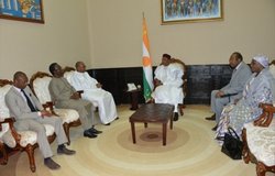 La délégation d'UNOWAS rencontre Le Président du Niger, M. Mahamadou Issoufou à Niger